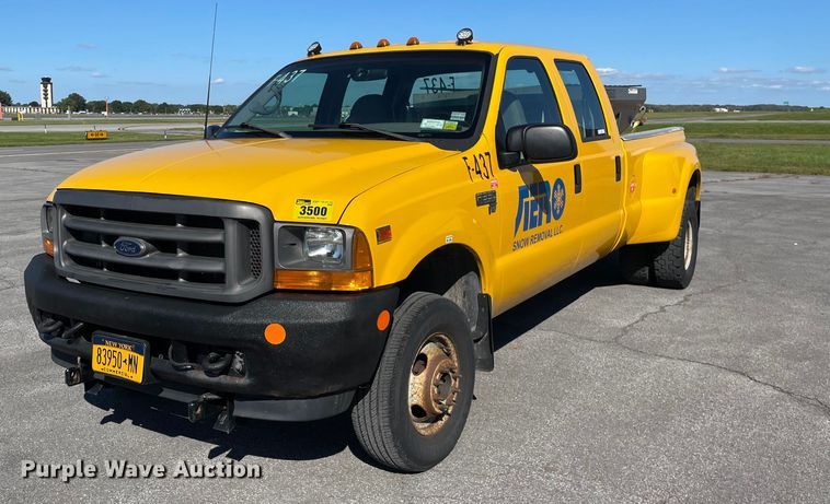 image for item LV9897 2001 Ford 350 Super Duty  Crew Cab pickup truck