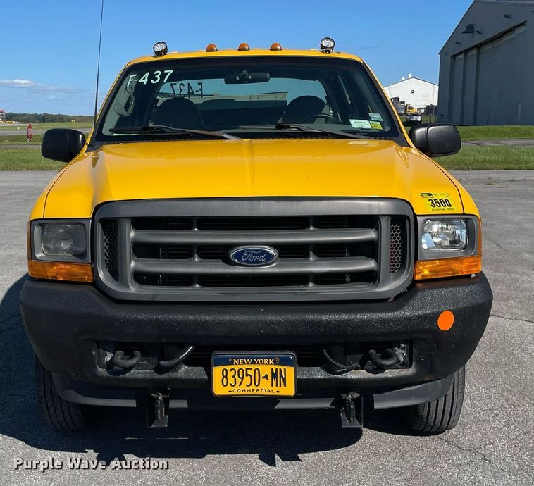 image for item LV9897 2001 Ford 350 Super Duty  Crew Cab pickup truck