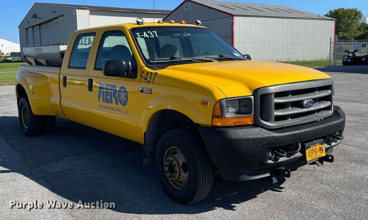 image for item LV9897 2001 Ford 350 Super Duty  Crew Cab pickup truck