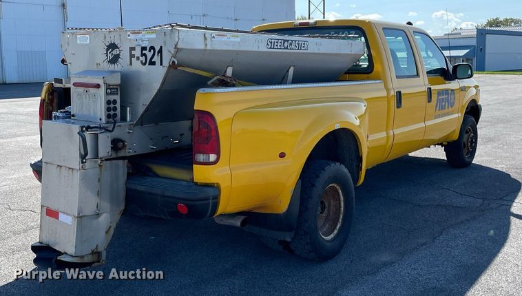 image for item LV9897 2001 Ford 350 Super Duty  Crew Cab pickup truck