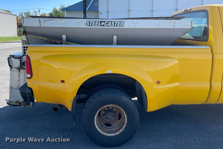 image for item LV9897 2001 Ford 350 Super Duty  Crew Cab pickup truck