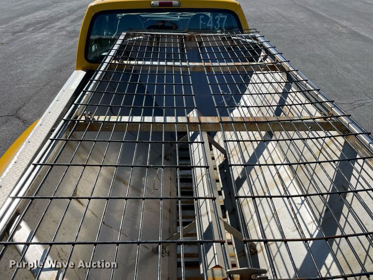 image for item LV9897 2001 Ford 350 Super Duty  Crew Cab pickup truck