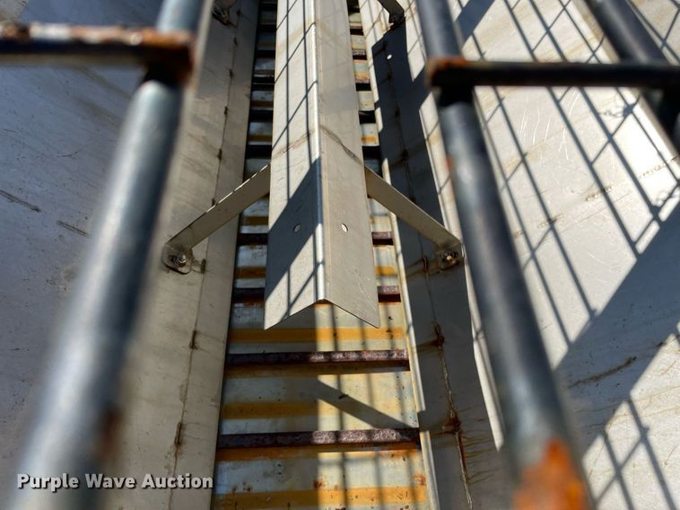 image for item LV9897 2001 Ford 350 Super Duty  Crew Cab pickup truck