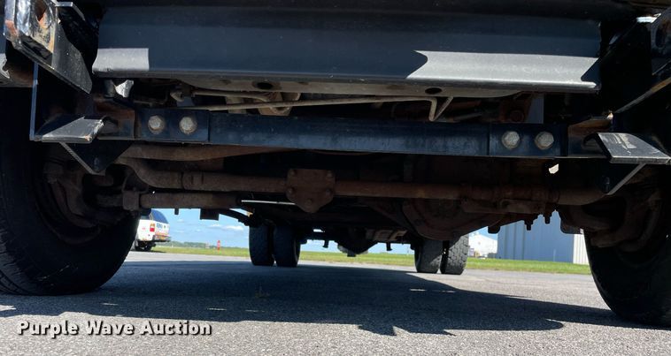 image for item LV9897 2001 Ford 350 Super Duty  Crew Cab pickup truck