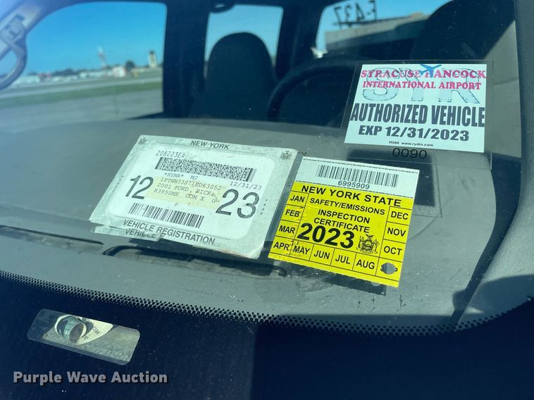 image for item LV9897 2001 Ford 350 Super Duty  Crew Cab pickup truck