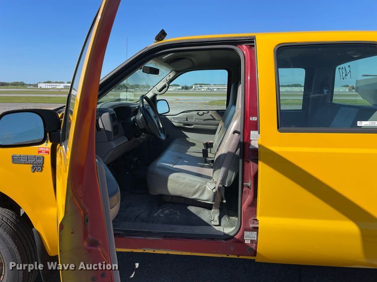 image for item LV9897 2001 Ford 350 Super Duty  Crew Cab pickup truck