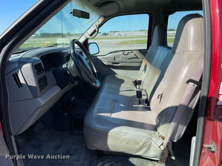 image for item LV9897 2001 Ford 350 Super Duty  Crew Cab pickup truck