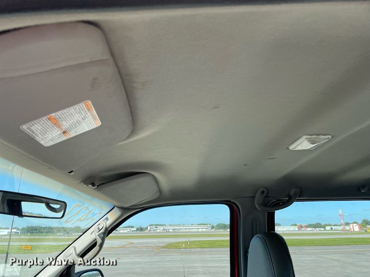 image for item LV9897 2001 Ford 350 Super Duty  Crew Cab pickup truck