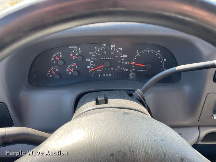 image for item LV9897 2001 Ford 350 Super Duty  Crew Cab pickup truck