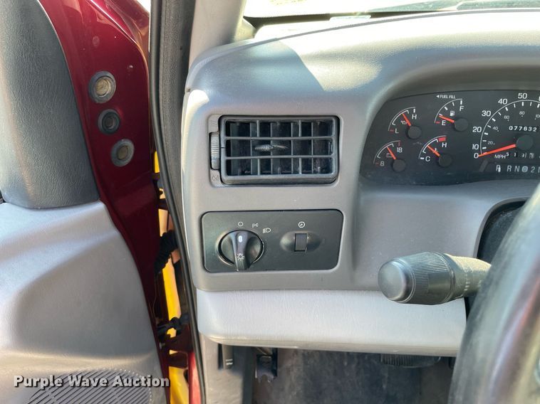 image for item LV9897 2001 Ford 350 Super Duty  Crew Cab pickup truck