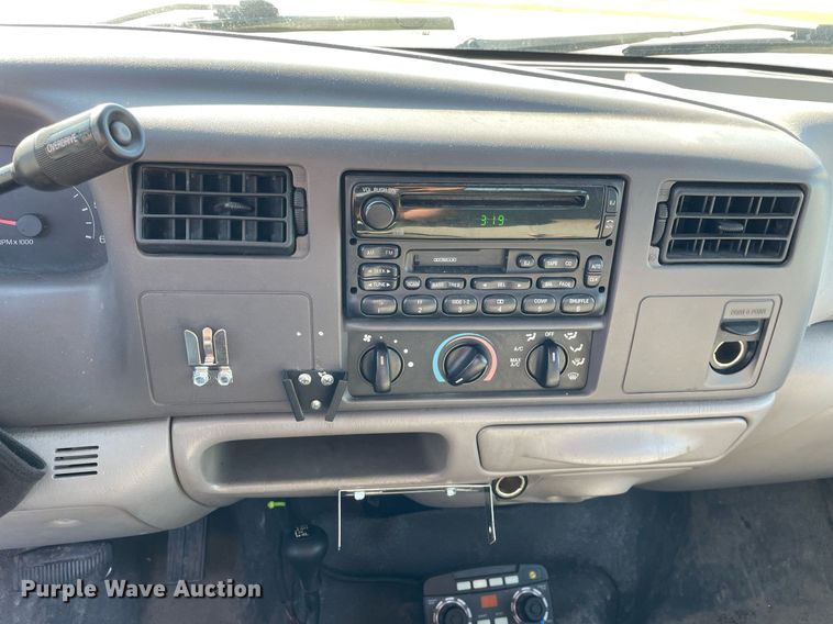 image for item LV9897 2001 Ford 350 Super Duty  Crew Cab pickup truck