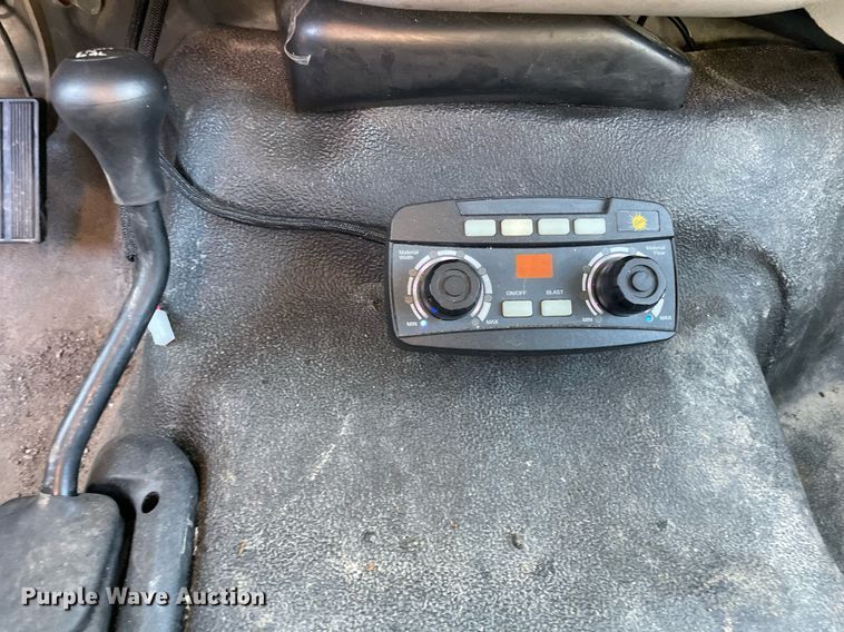 image for item LV9897 2001 Ford 350 Super Duty  Crew Cab pickup truck