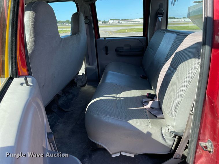 image for item LV9897 2001 Ford 350 Super Duty  Crew Cab pickup truck