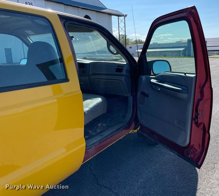 image for item LV9897 2001 Ford 350 Super Duty  Crew Cab pickup truck