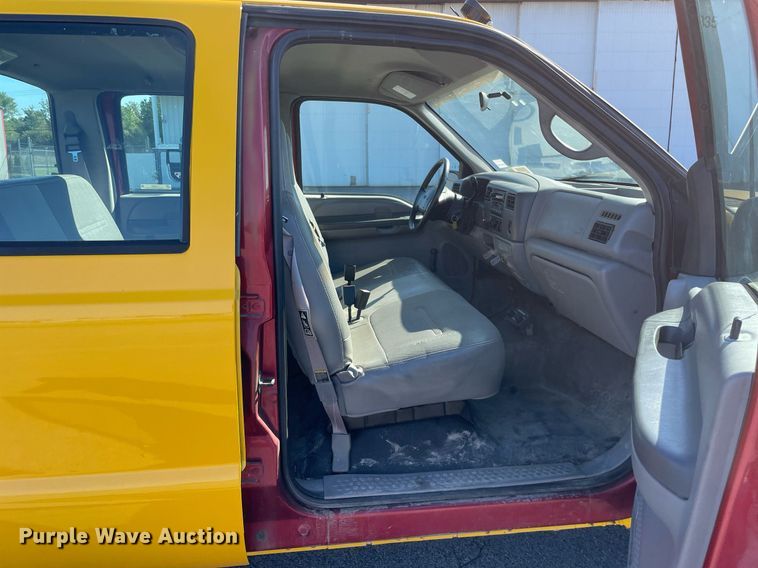 image for item LV9897 2001 Ford 350 Super Duty  Crew Cab pickup truck