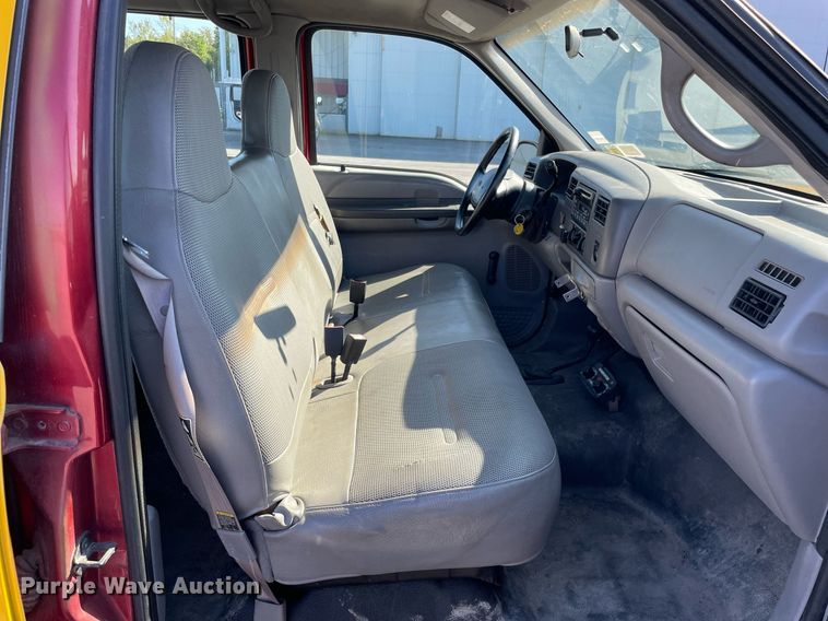 image for item LV9897 2001 Ford 350 Super Duty  Crew Cab pickup truck