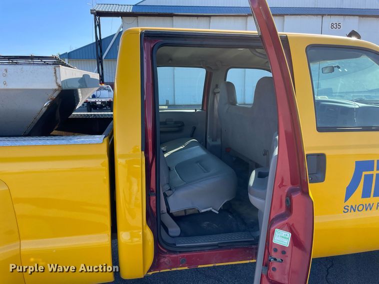 image for item LV9897 2001 Ford 350 Super Duty  Crew Cab pickup truck