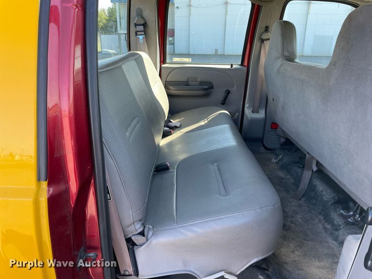 image for item LV9897 2001 Ford 350 Super Duty  Crew Cab pickup truck