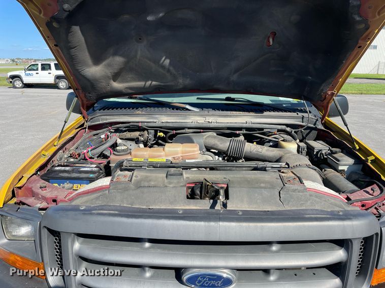 image for item LV9897 2001 Ford 350 Super Duty  Crew Cab pickup truck