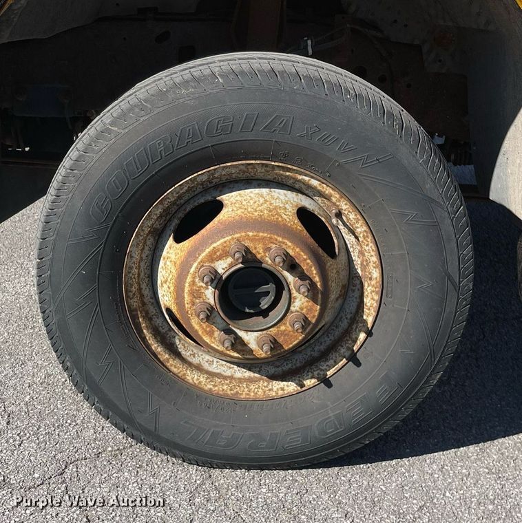 image for item LV9897 2001 Ford 350 Super Duty  Crew Cab pickup truck