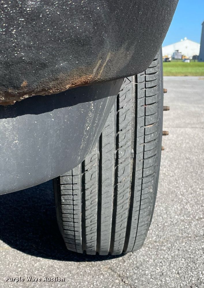 image for item LV9897 2001 Ford 350 Super Duty  Crew Cab pickup truck