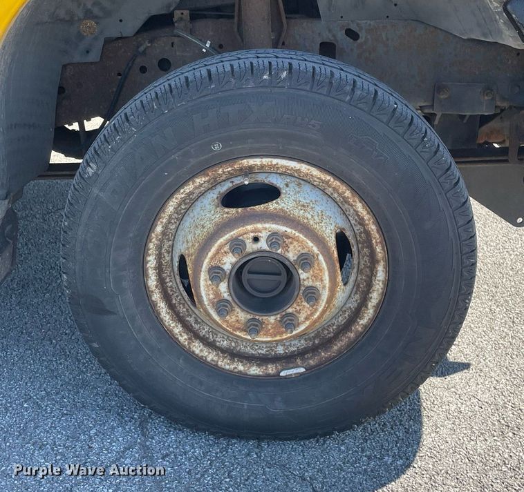 image for item LV9897 2001 Ford 350 Super Duty  Crew Cab pickup truck