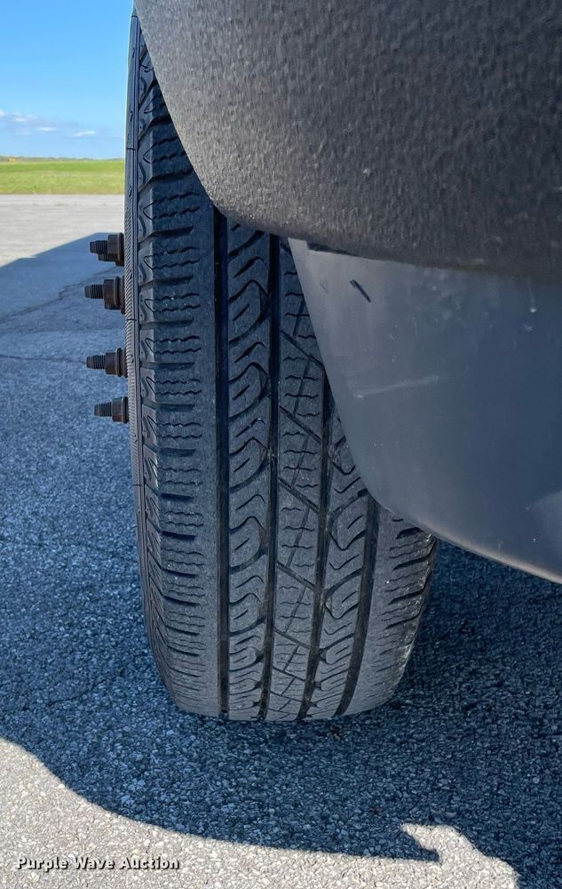 image for item LV9897 2001 Ford 350 Super Duty  Crew Cab pickup truck