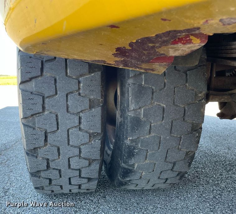 image for item LV9897 2001 Ford 350 Super Duty  Crew Cab pickup truck