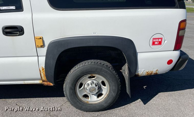 image for item LV9898 2001  Chevrolet Suburban  SUV