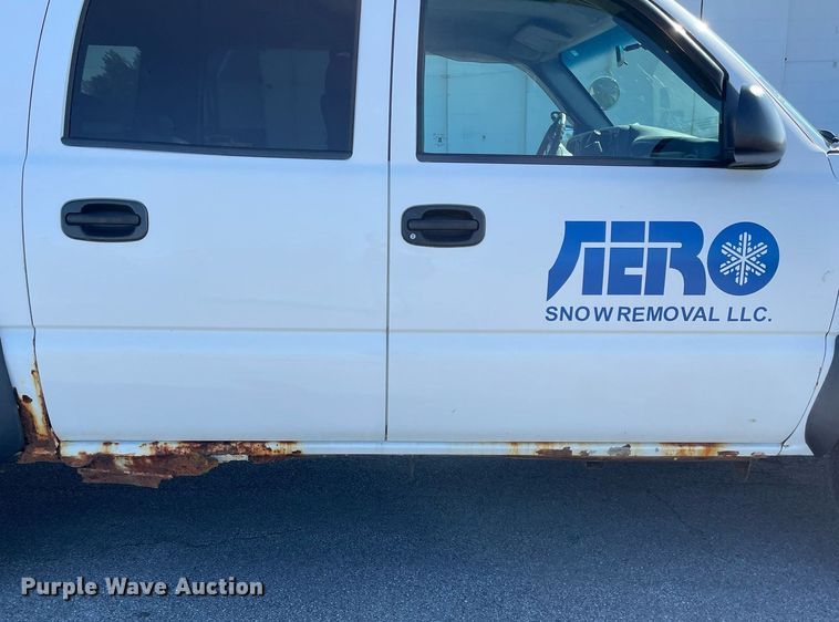 image for item LV9898 2001  Chevrolet Suburban  SUV