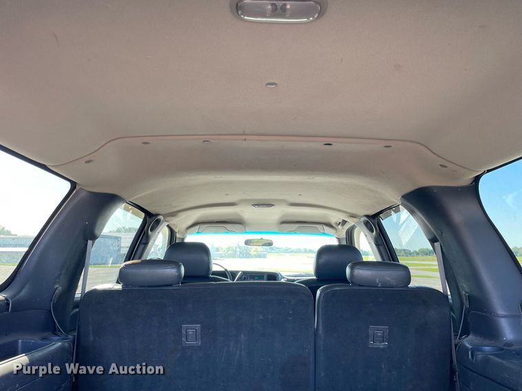 image for item LV9898 2001  Chevrolet Suburban  SUV