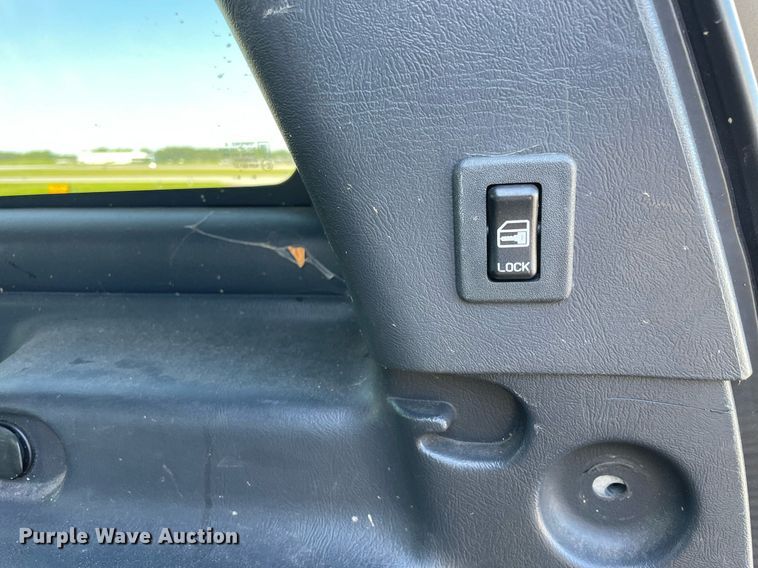 image for item LV9898 2001  Chevrolet Suburban  SUV