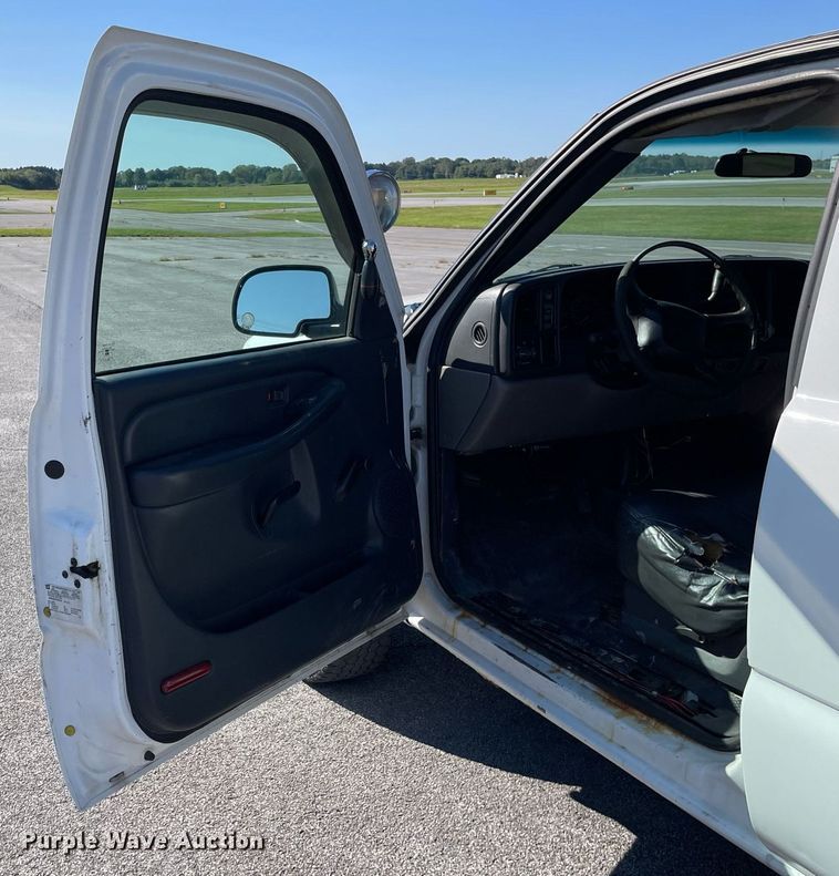 image for item LV9898 2001  Chevrolet Suburban  SUV