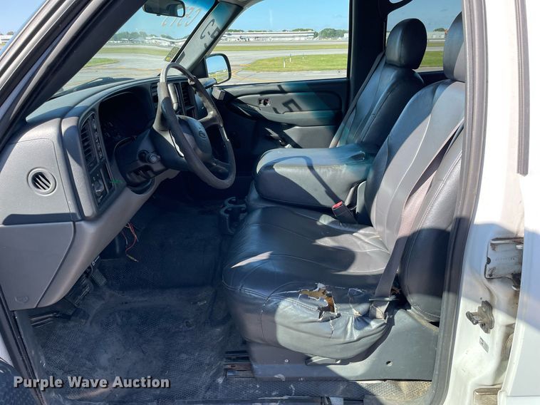 image for item LV9898 2001  Chevrolet Suburban  SUV