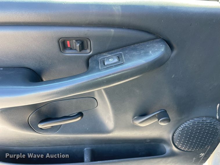 image for item LV9898 2001  Chevrolet Suburban  SUV