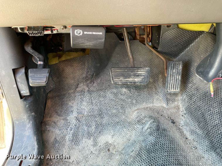 image for item LV9898 2001  Chevrolet Suburban  SUV