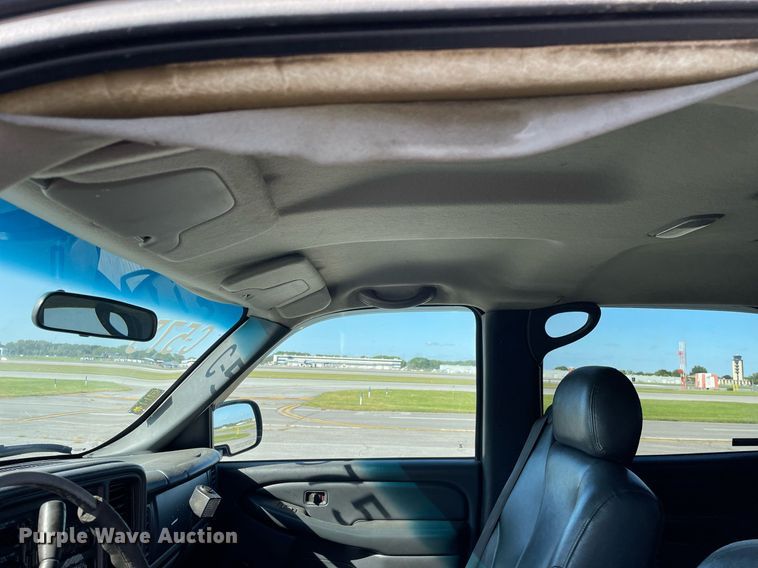 image for item LV9898 2001  Chevrolet Suburban  SUV