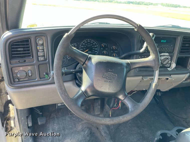 image for item LV9898 2001  Chevrolet Suburban  SUV