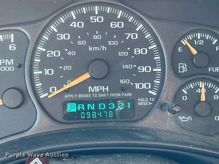 image for item LV9898 2001  Chevrolet Suburban  SUV