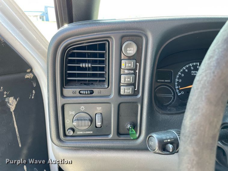 image for item LV9898 2001  Chevrolet Suburban  SUV