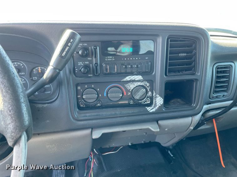 image for item LV9898 2001  Chevrolet Suburban  SUV