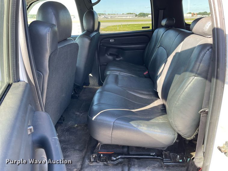 image for item LV9898 2001  Chevrolet Suburban  SUV