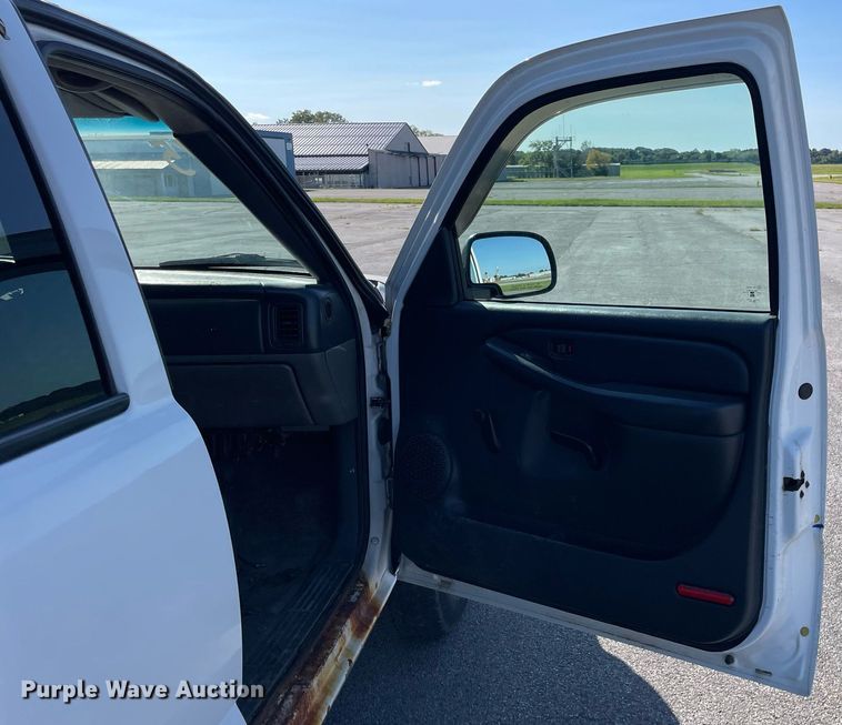 image for item LV9898 2001  Chevrolet Suburban  SUV