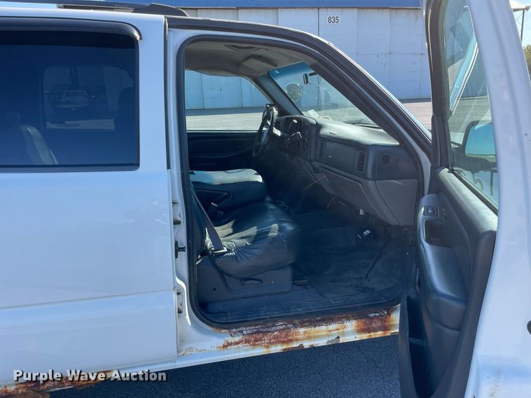 image for item LV9898 2001  Chevrolet Suburban  SUV