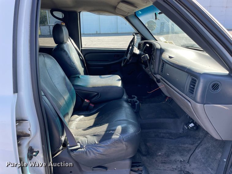 image for item LV9898 2001  Chevrolet Suburban  SUV