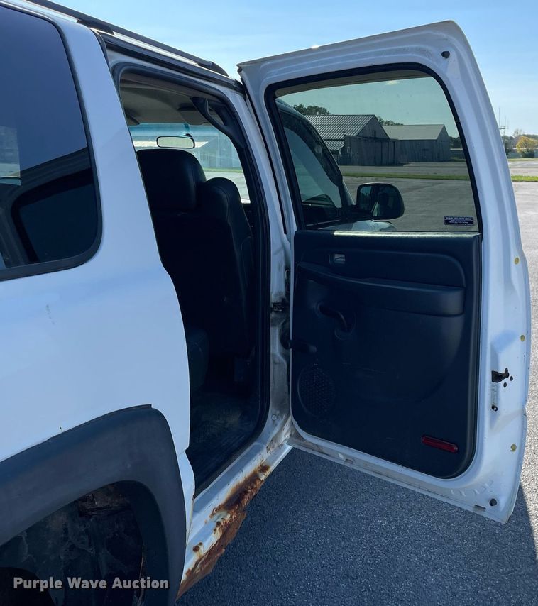 image for item LV9898 2001  Chevrolet Suburban  SUV