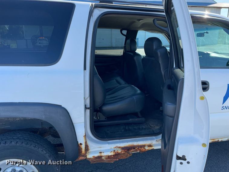 image for item LV9898 2001  Chevrolet Suburban  SUV