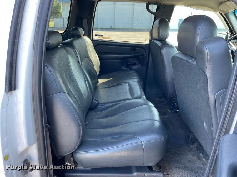 image for item LV9898 2001  Chevrolet Suburban  SUV