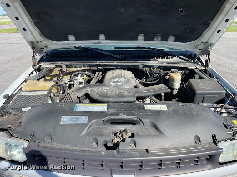 image for item LV9898 2001  Chevrolet Suburban  SUV