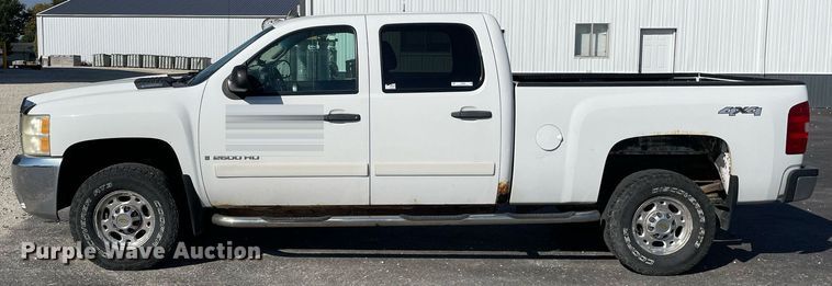 image for item LV9902 2008 Chevrolet Silverado 2500HD  Crew Cab pickup truck